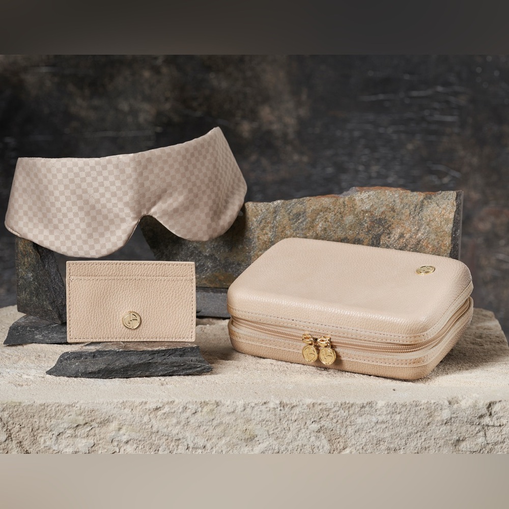 ✨Giorgio Armani Beige Leather Travel Jewelry Case with Card Holder and Eye Mask